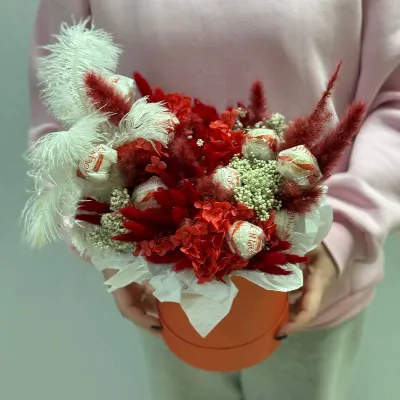 Шляпная коробка из сухоцветов и конфет "Мила"